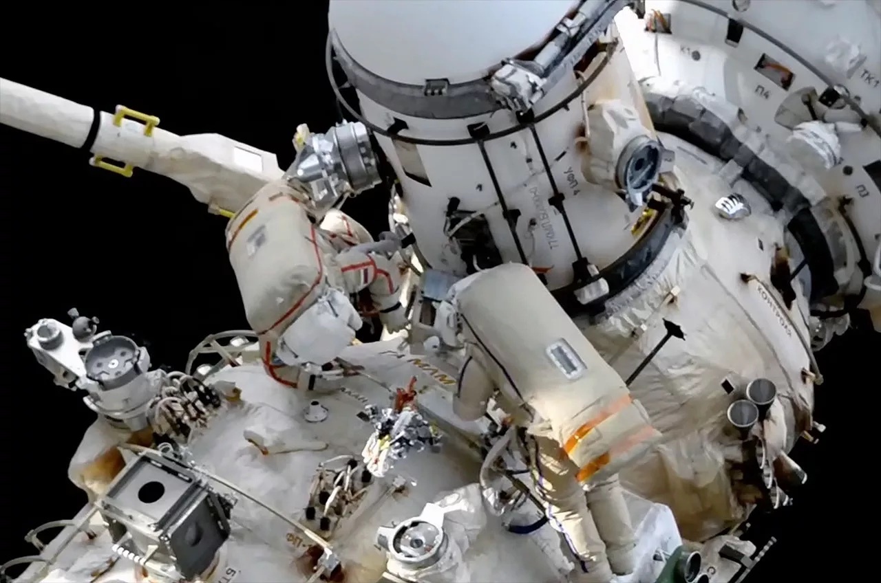 russian-spacewalk-1