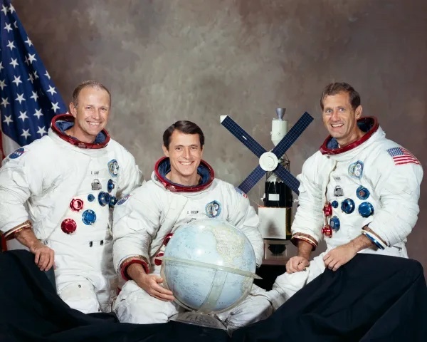 skylab-4-launch-2-crew-photo-s73-33206