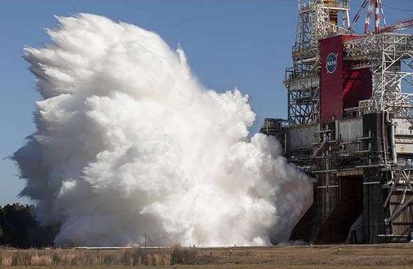 sls-b-2-test-stand-hot-fire-test-stennis-four-rs-25-hg