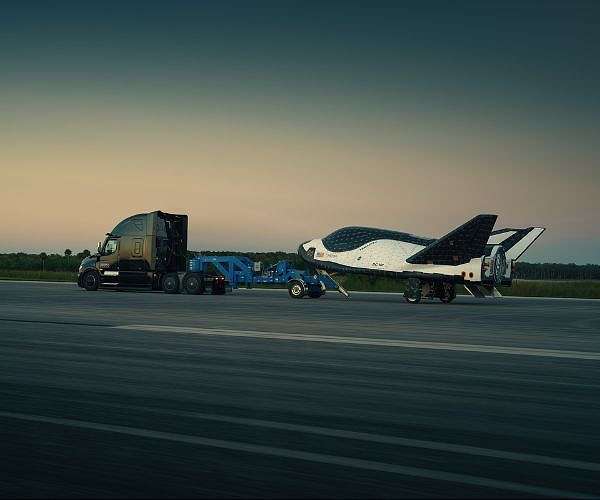 snc-dream-chaser-runway-tow-test-hg
