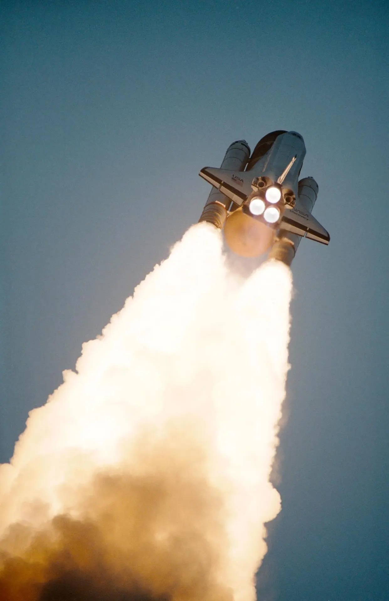 space-shuttle-discovery-launching-1