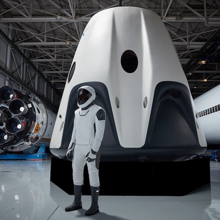 spacex-astronaut-spacesuit-cre