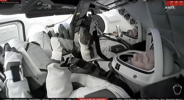 spacex-crew-12-dragon-at