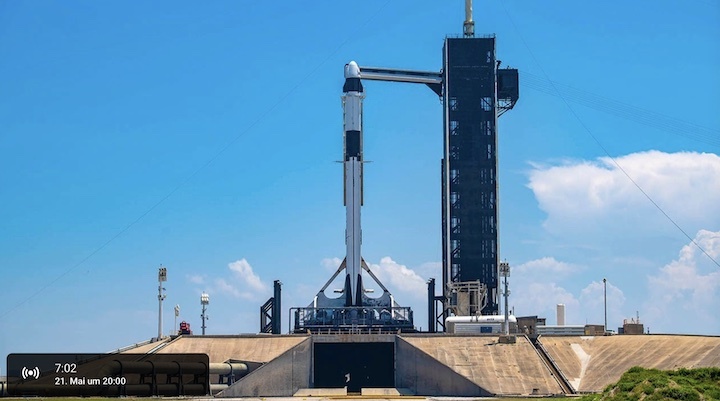 spacex-dragon-ax2-launch-ab