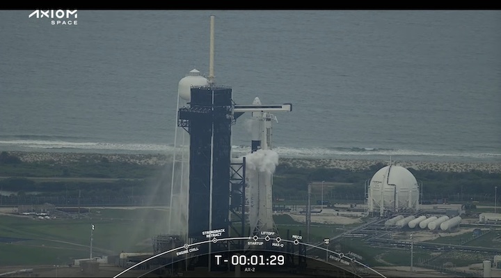 spacex-dragon-ax2-launch-da