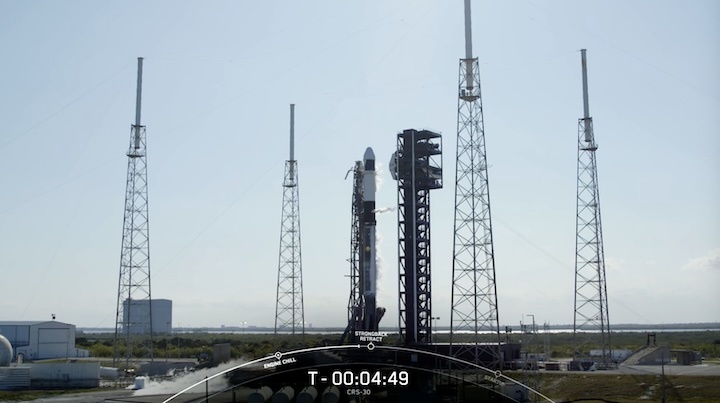 spacex-dragon-crs30-launch-ae