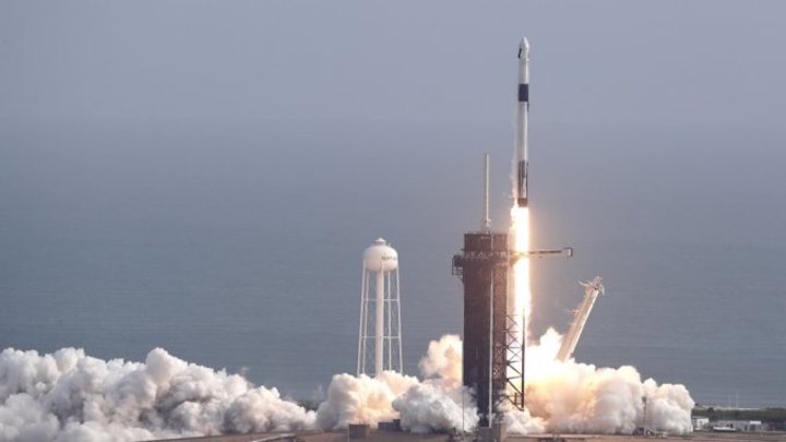 spacex-rocket-678x381