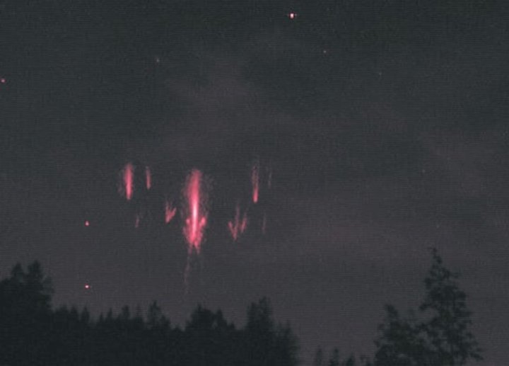sprites-seen-over-the-czech-republic-and-detected-by-swarm-pillars