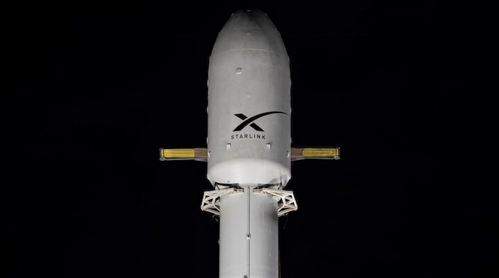 starlink-1-falcon-9-b1048-lc-40-vertical-111019-spacex-1-fairing-crop