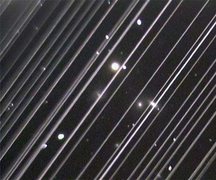 starlink-satellite-trails-night-sky-hg-1