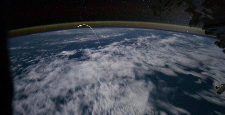 sts-135-space-shuttle-atlantis-reentry-seen-from-the-iss-c-1024x523