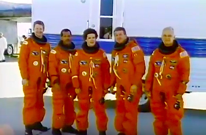 sts31-mission-cze