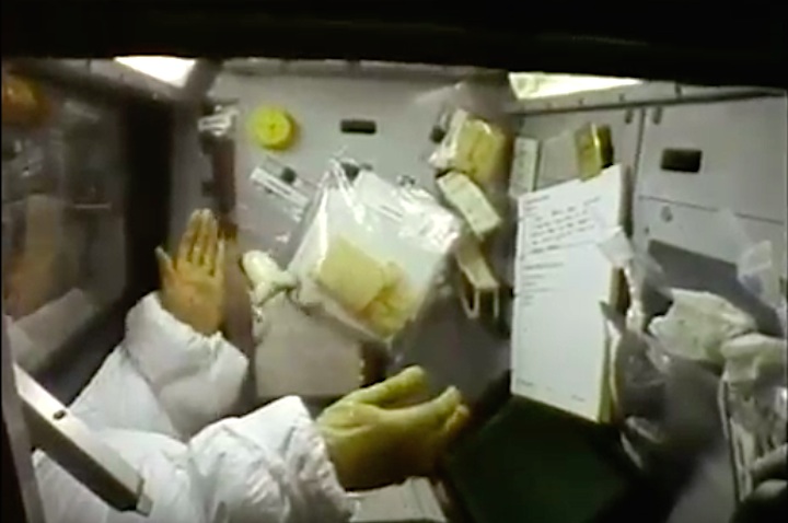 sts47-mission-at