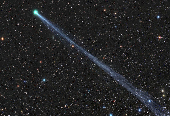 swan-comet-may-2-damian-peach-nikon-200mm-f-2-st-876x600