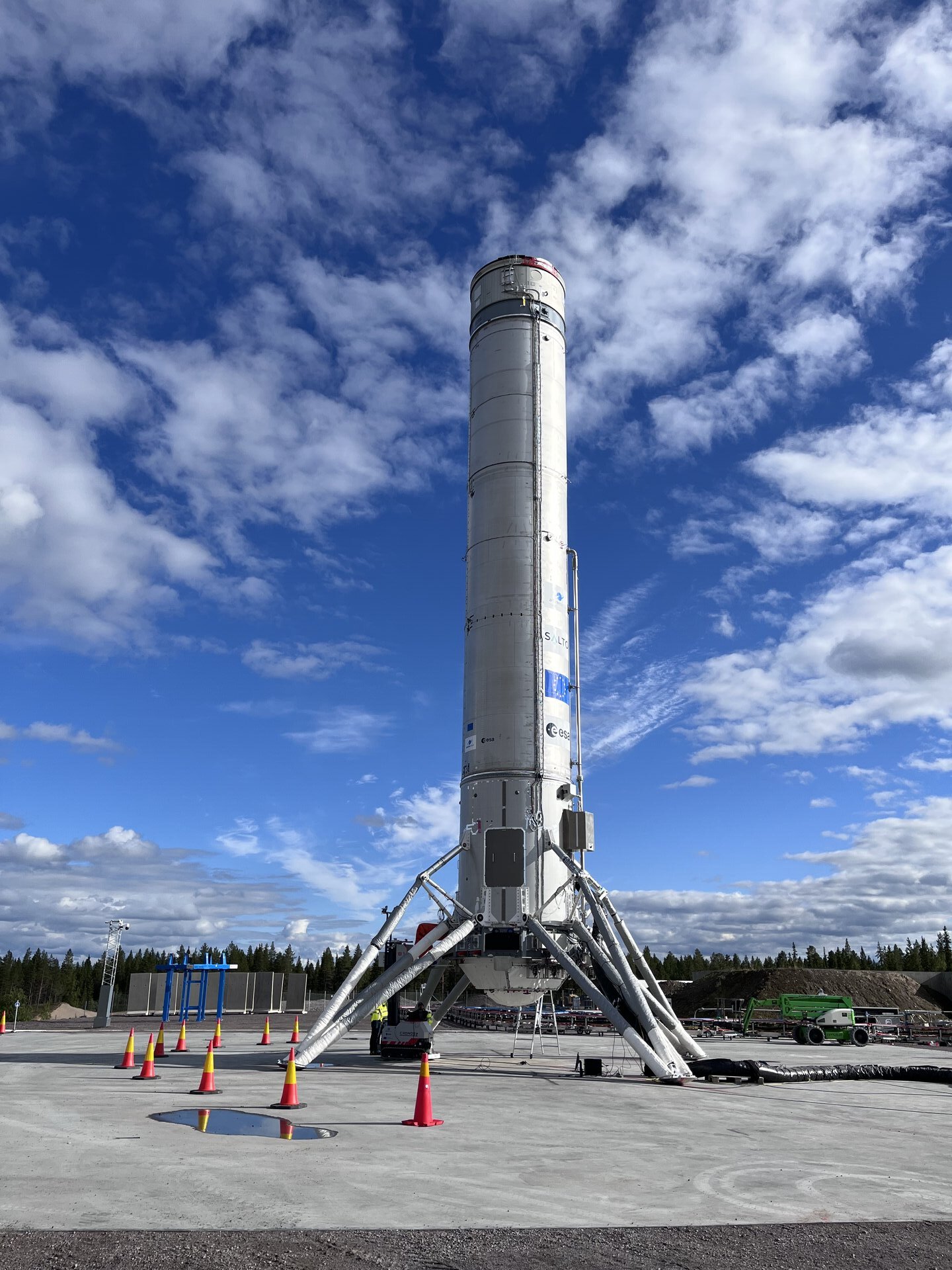 themis-t1h-on-the-launch-pad-pillars