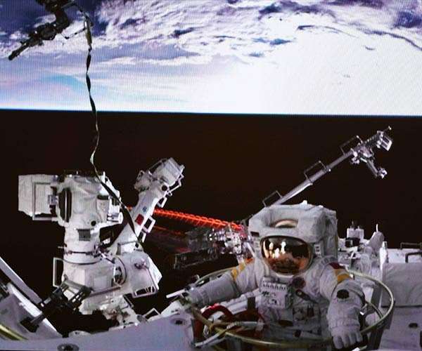 tiangong-shenzhou-14-astronaut-cai-xuzhe-eva-space-station-lab-module-wentian-hg-1