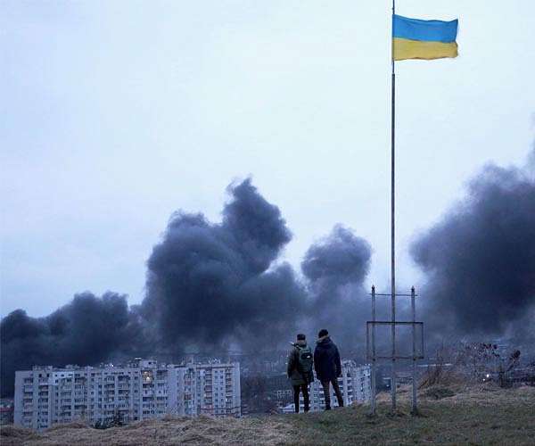 ukraine-burning-city-flag-hg