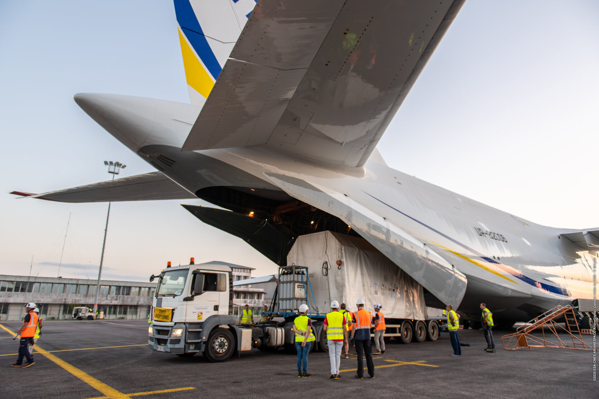 unloading-sentinel-1d-pillars