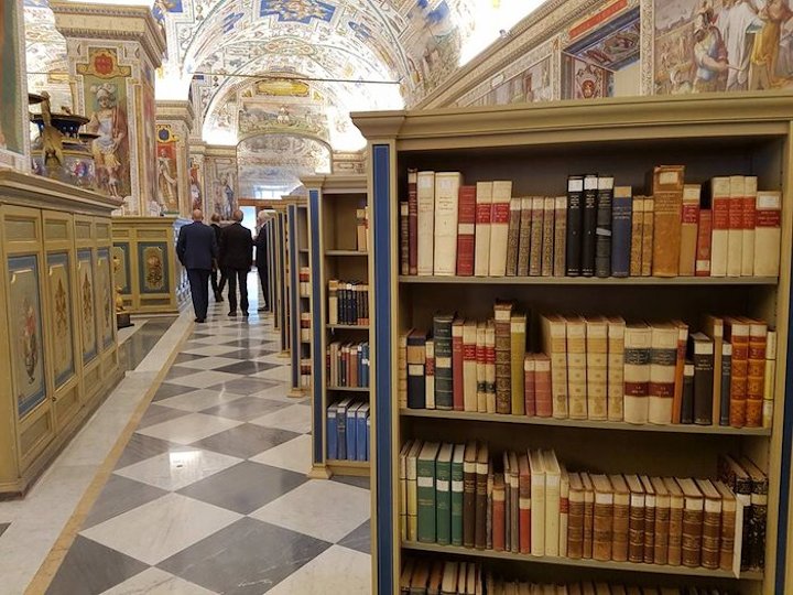 vatican-library-tour-node-full-1