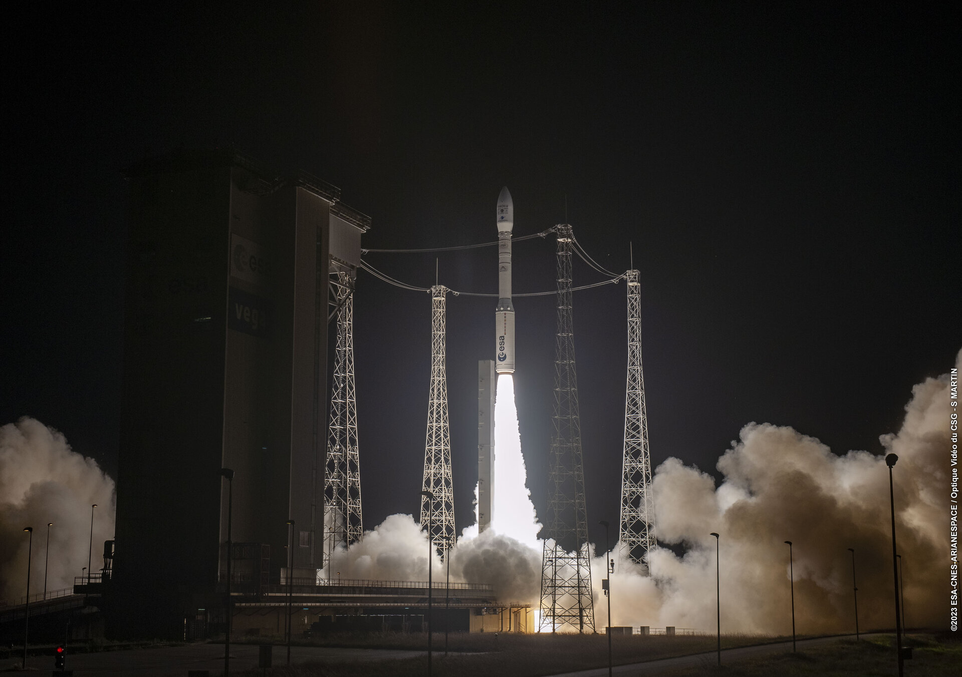 vega-vv23-liftoff-pillars