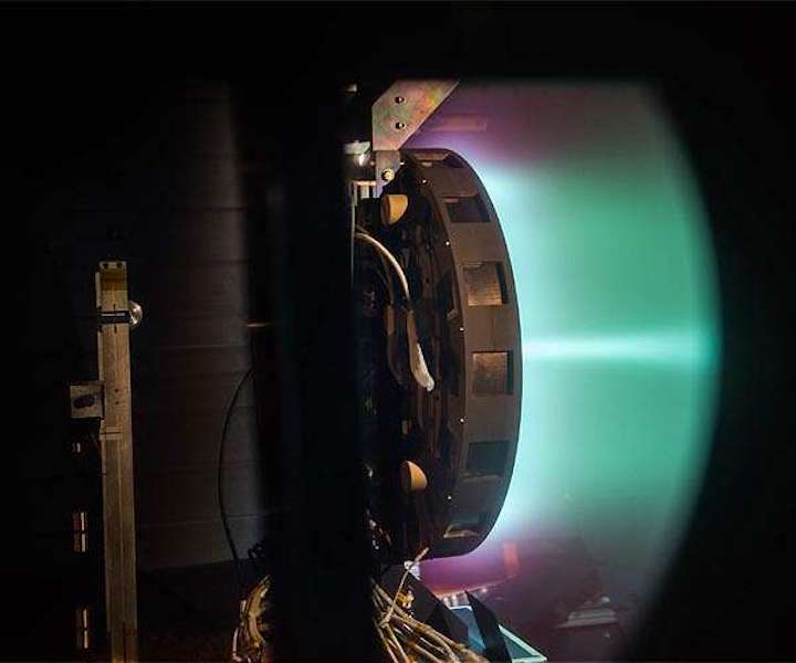 x3-firing-plasma-hall-thruster-ion-hg